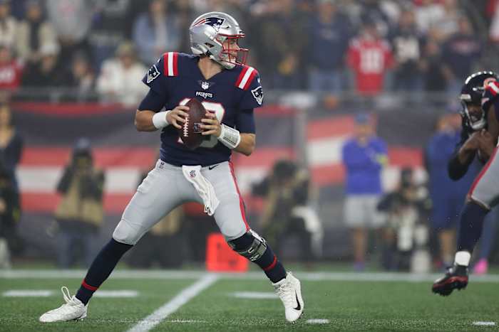 New England Patriots quarterback Mac Jones (10) drops back to pass during the first half against the Chicago Bears at Gillette Stadium.